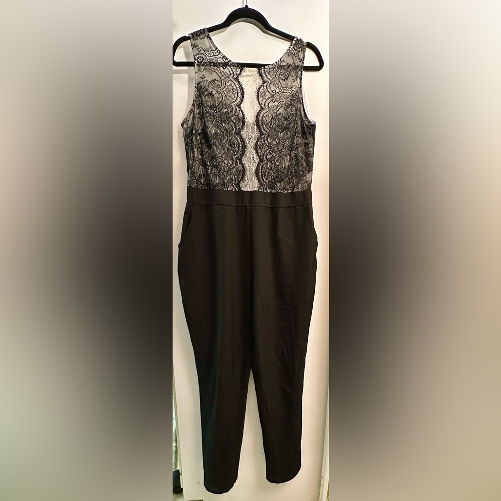 Cute Black and White Lacey Jumpsuit Size Large JustFab Dressy and Feminine